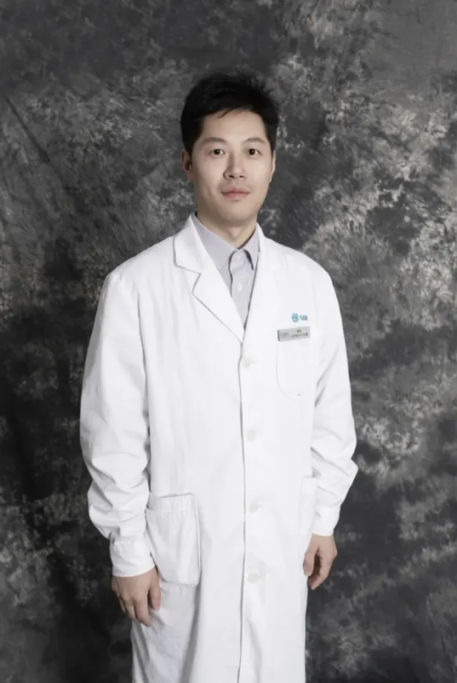 叶任腾医生照片 / Dr. Renteng Ye portrait