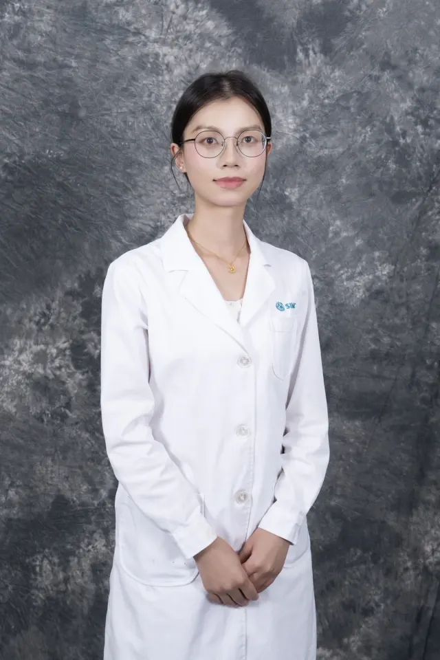 何雪莲医生照片 / Dr. Xuelian He portrait